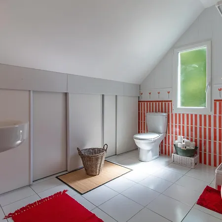 Accueillant Avec Piscine Chauffee A Partager, Pres D'angers, Ideal Pour En Nature - Fr-1-622-44 Ferienhaus