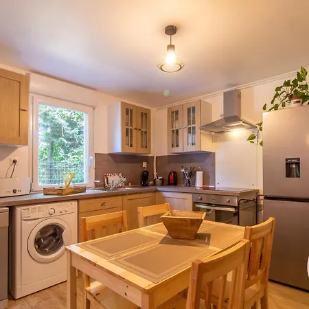 Accueillant Avec Piscine Chauffee A Partager, Pres D'angers, Ideal Pour En Nature - Fr-1-622-44 * Tierce