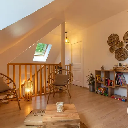 Accueillant Avec Piscine Chauffee A Partager, Pres D'angers, Ideal Pour En Nature - Fr-1-622-44 *