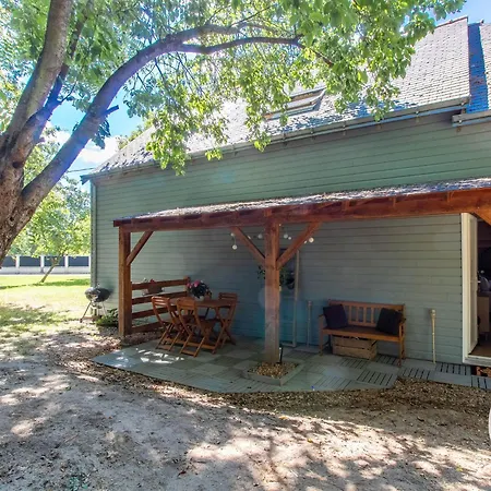 Accueillant Avec Piscine Chauffee A Partager, Pres D'angers, Ideal Pour En Nature - Fr-1-622-44 Tierce