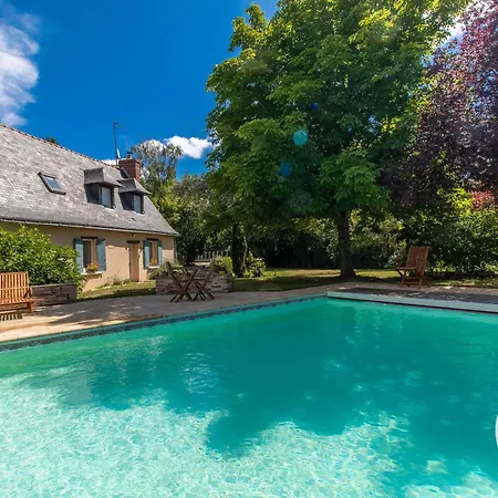 Accueillant Avec Piscine Chauffee A Partager, Pres D'angers, Ideal Pour En Nature - Fr-1-622-44 펜션 *
