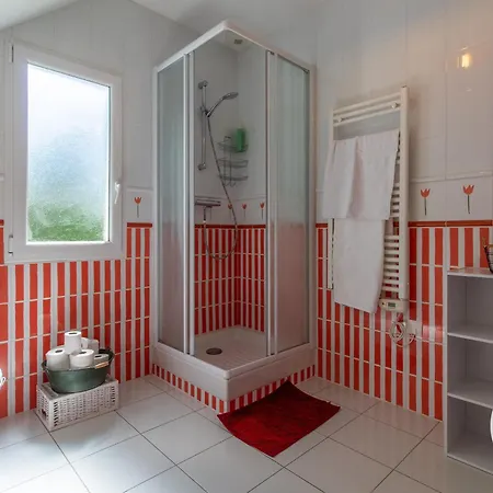 Accueillant Avec Piscine Chauffee A Partager, Pres D'angers, Ideal Pour En Nature - Fr-1-622-44 *